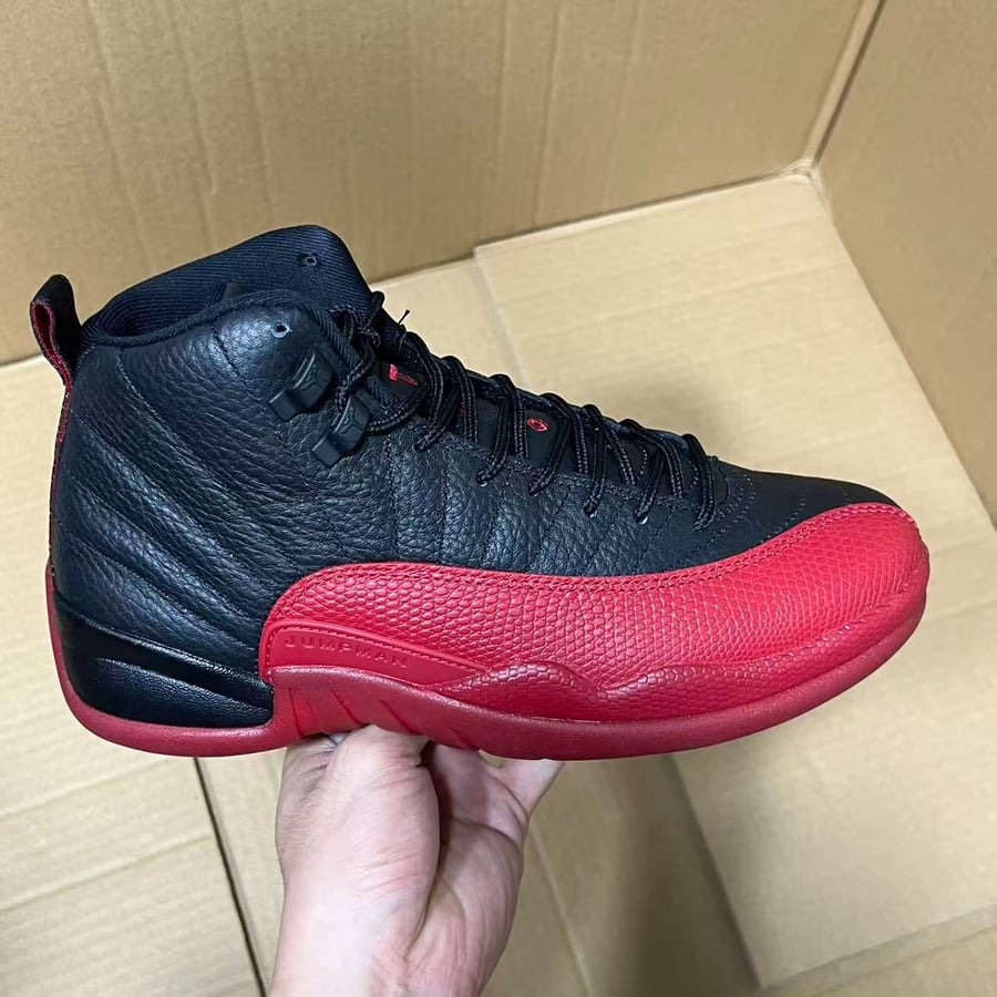View 4 - Black / Red