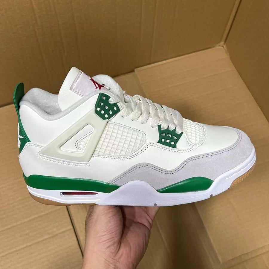 View 3 - White / Green