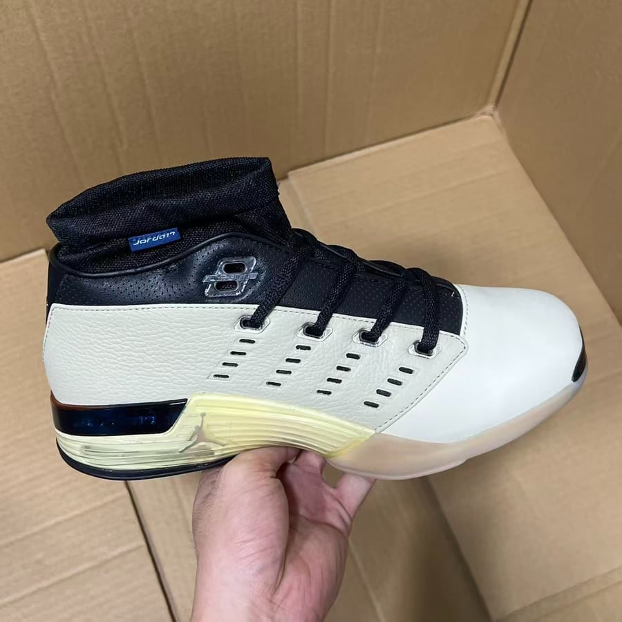 View 2 - White / Beige