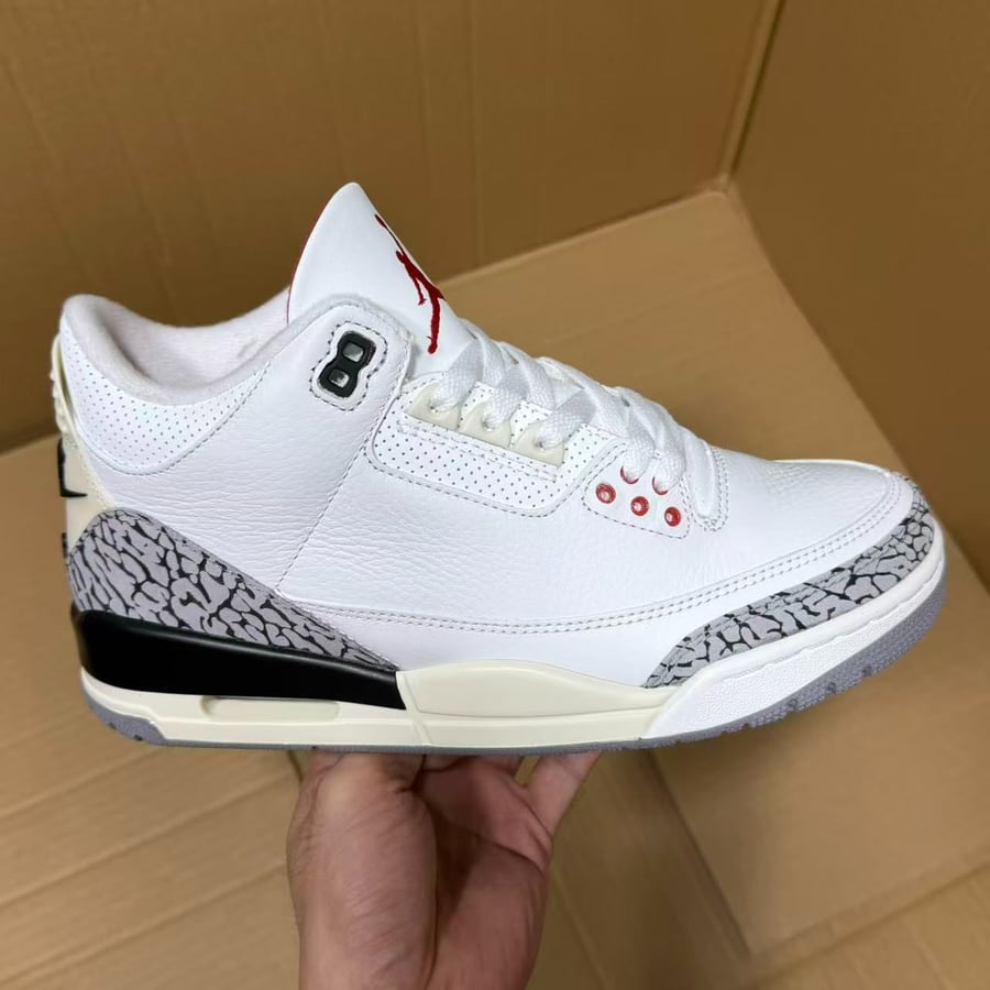 View 4 - White / Grey