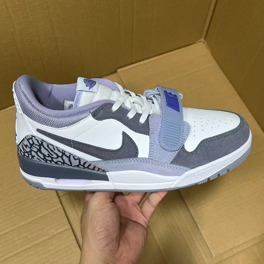 View 5 - White / Grey