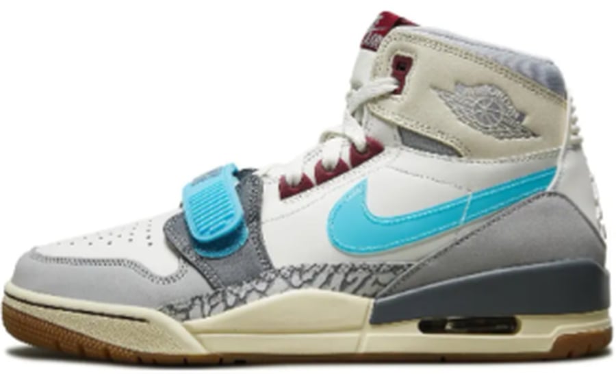 View 3 - White / Grey