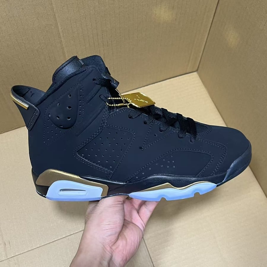 View 4 - Black / Gold
