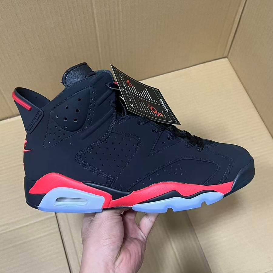 View 6 - Black / Red