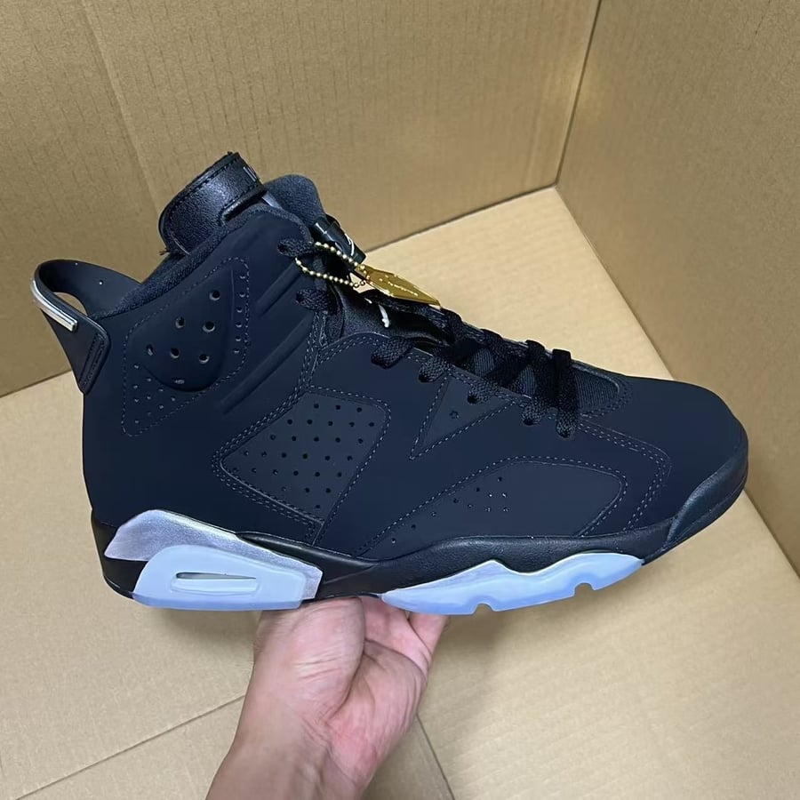 View 6 - Black / Grey