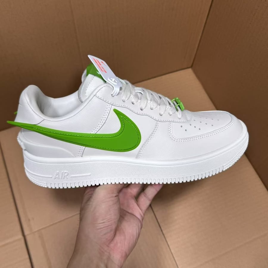 View 4 - White / Green