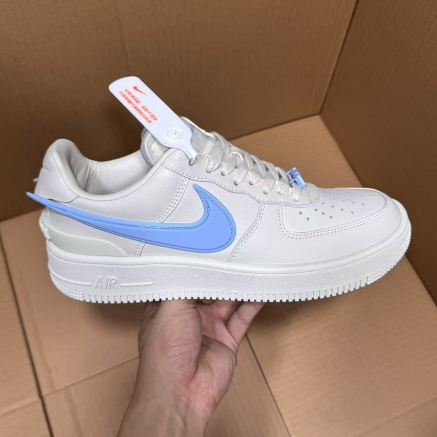 View 5 - White / Blue