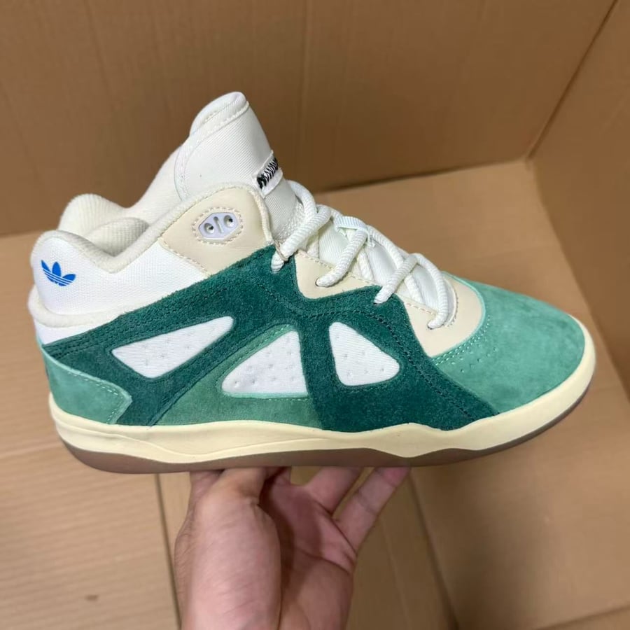 View 4 - White / Green