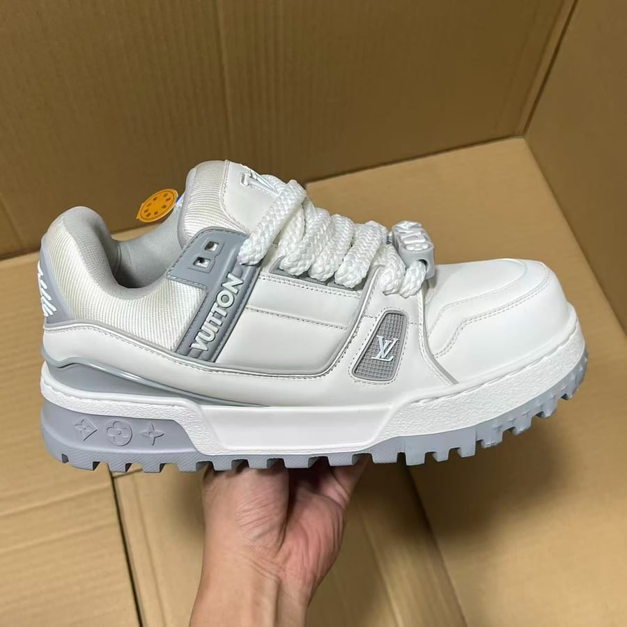 View 6 - White / Grey