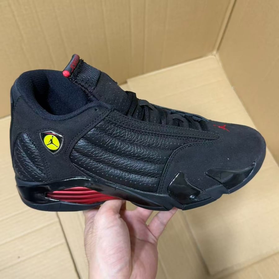 View 5 - Black / Red