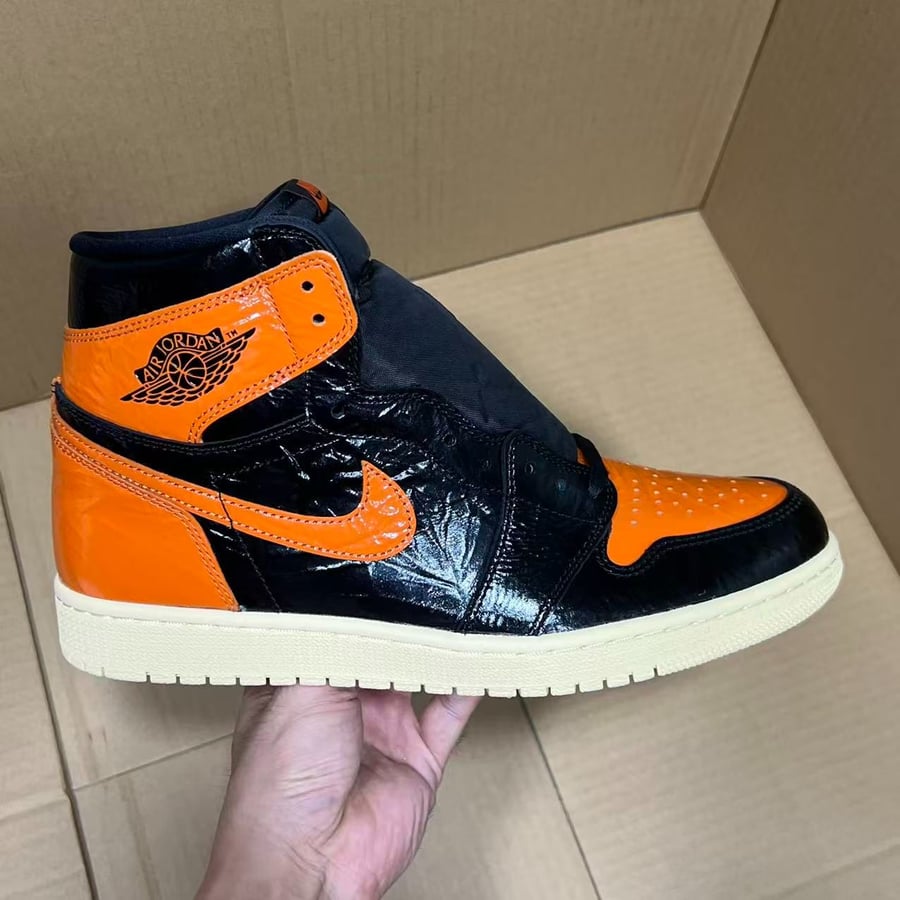 View 3 - Black / Orange