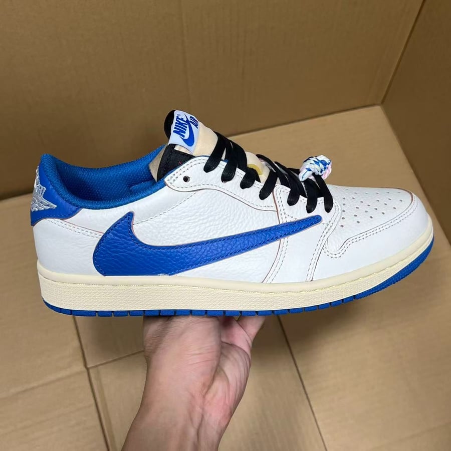 View 2 - White / Blue
