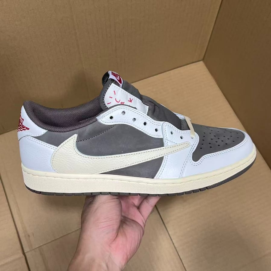 View 2 - White / Beige