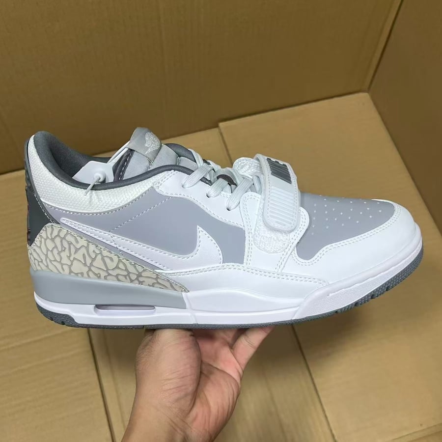 View 2 - White / Grey