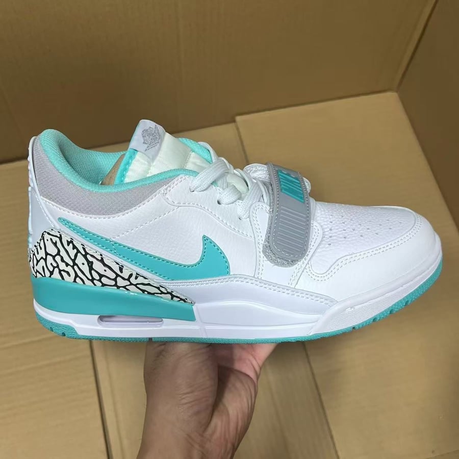 View 2 - White / Green