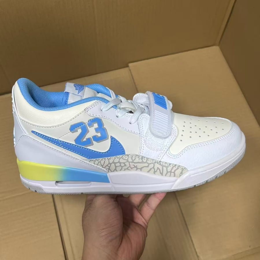 View 6 - White / Blue