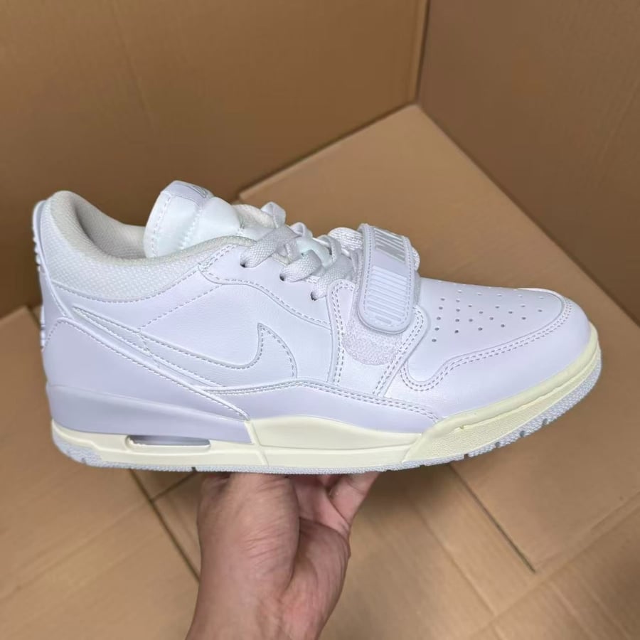 View 6 - White / Beige