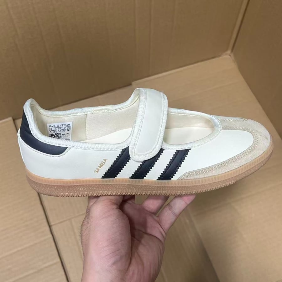 View 3 - White / Beige