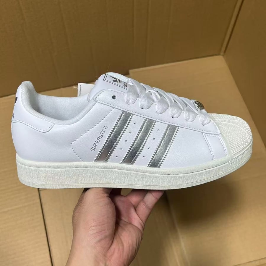 View 5 - White / Grey