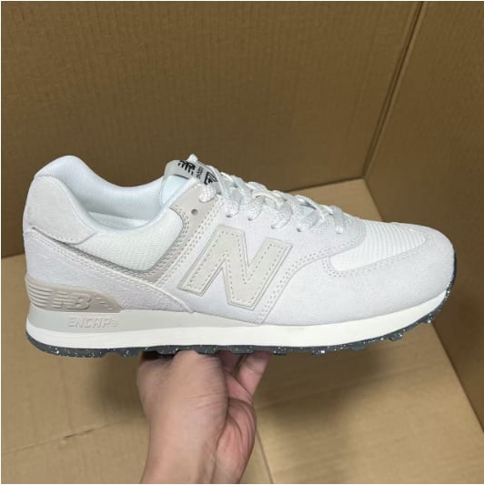 View 9 - White / Beige