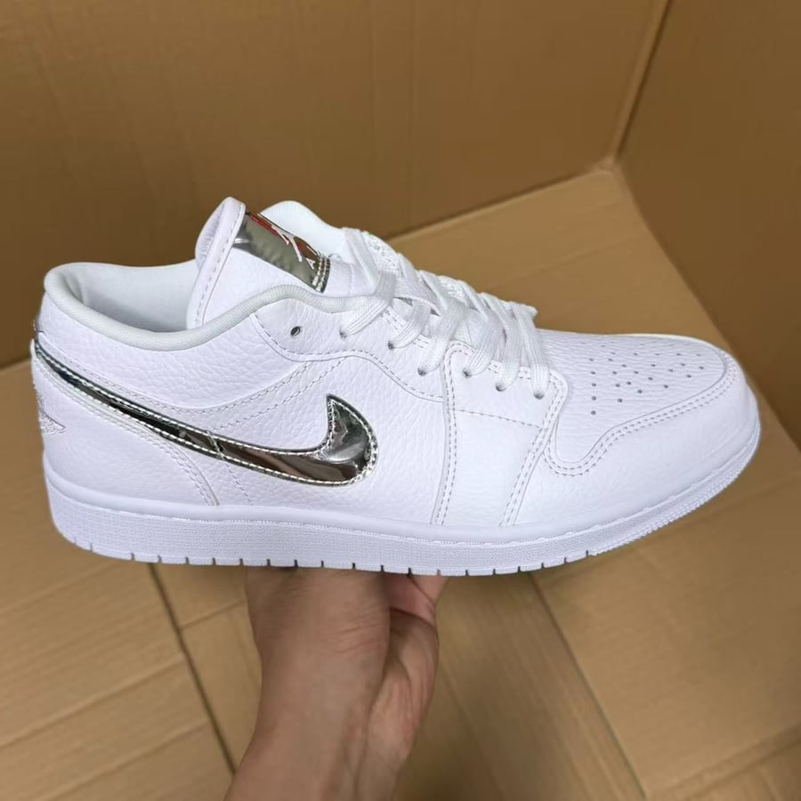 View 4 - White / Grey