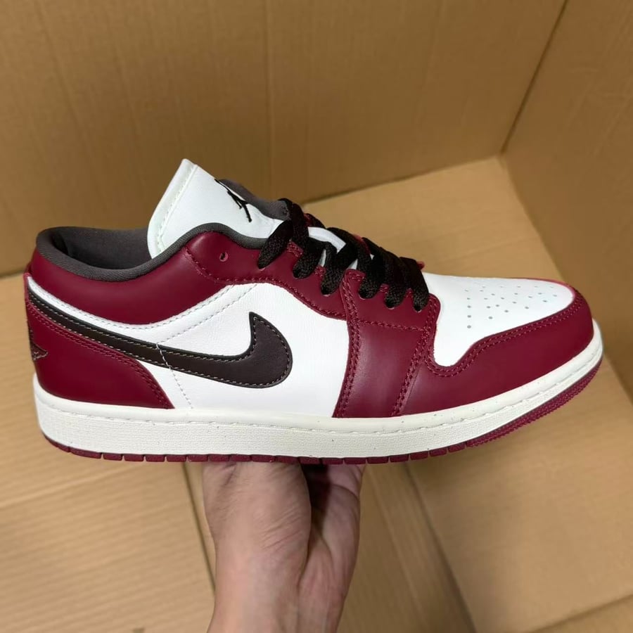 View 3 - White / Red