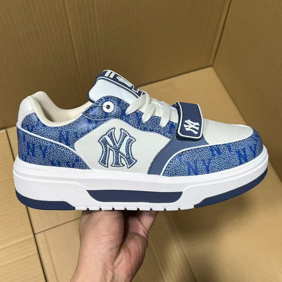 View 2 - White / Blue