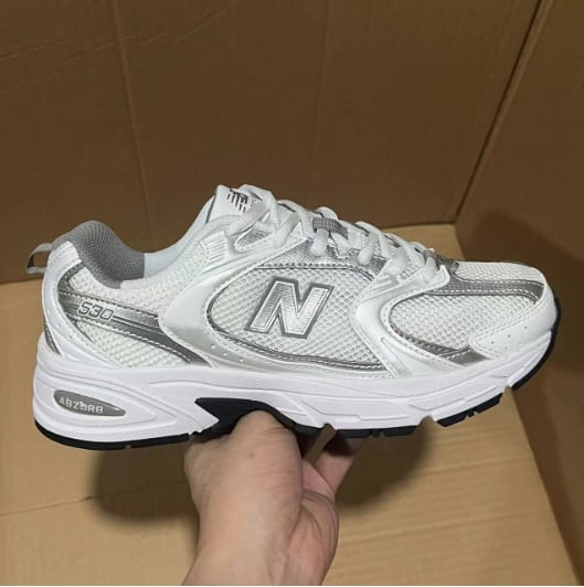 View 9 - White / Grey