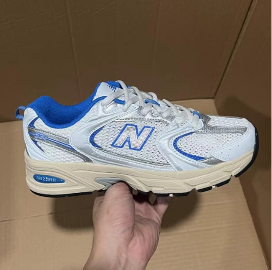 View 3 - White / Blue