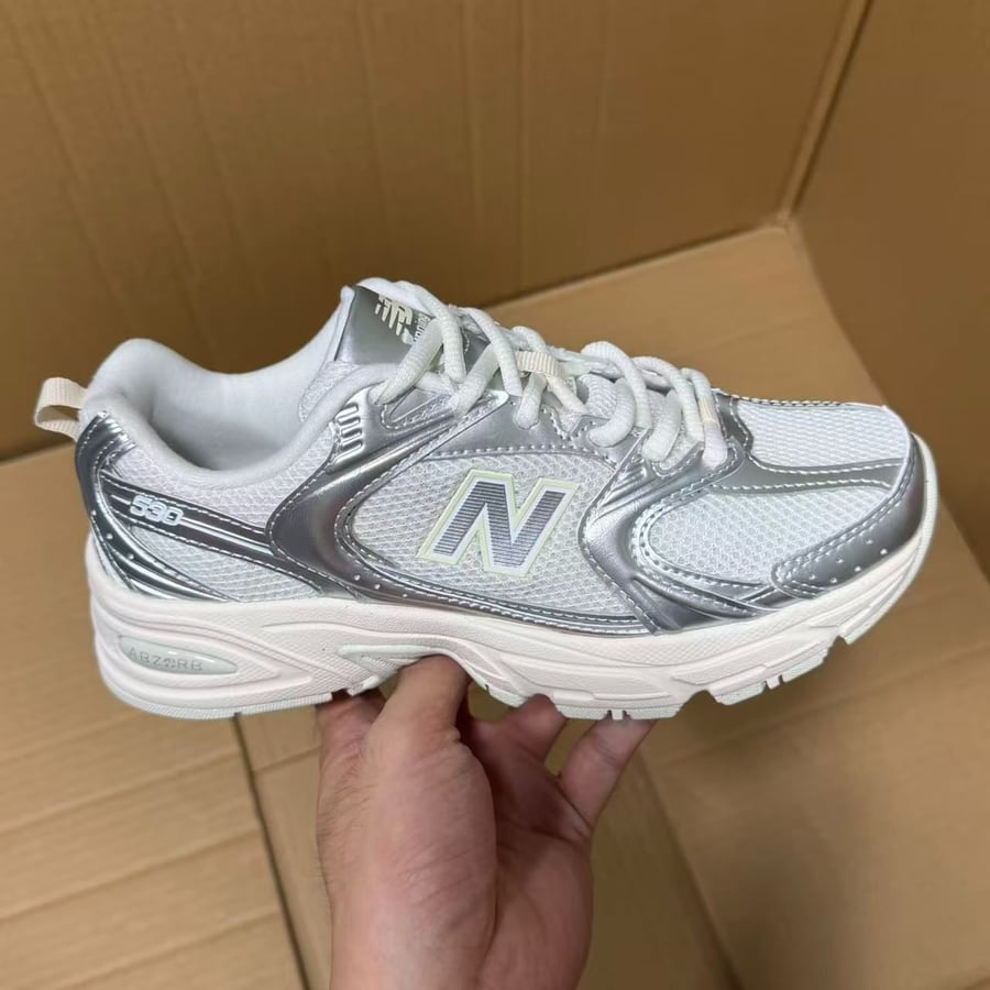 View 6 - White / Grey