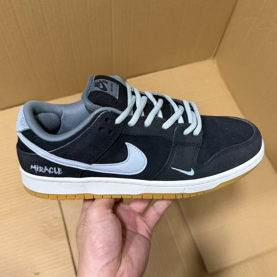 View 9 - Black / Grey