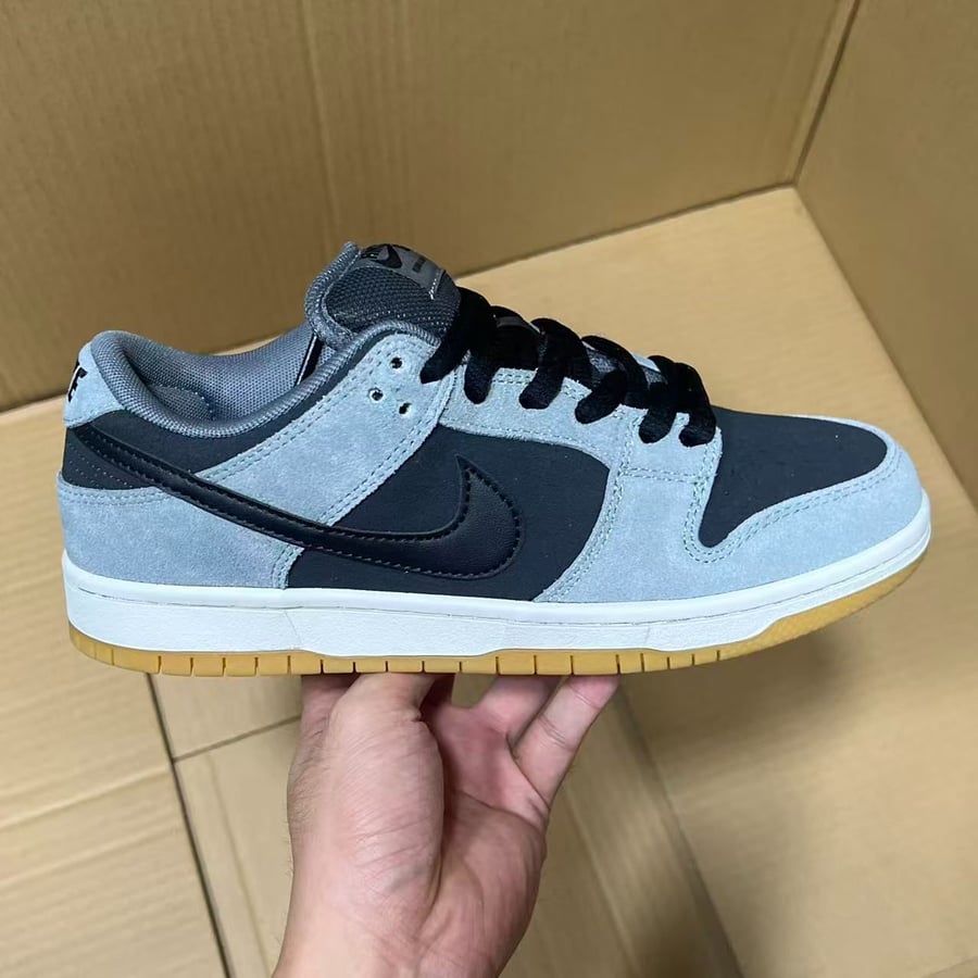 View 6 - Black / Grey
