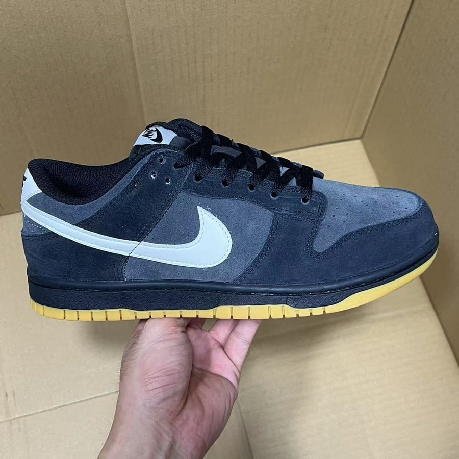 View 3 - Black / Grey