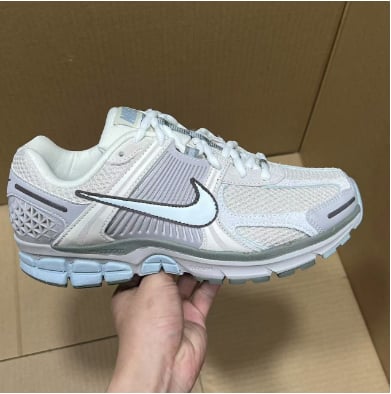 View 7 - White / Grey