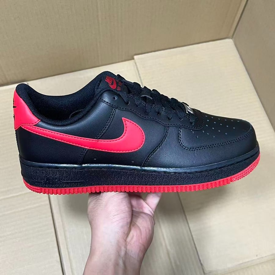 View 6 - Black / Red