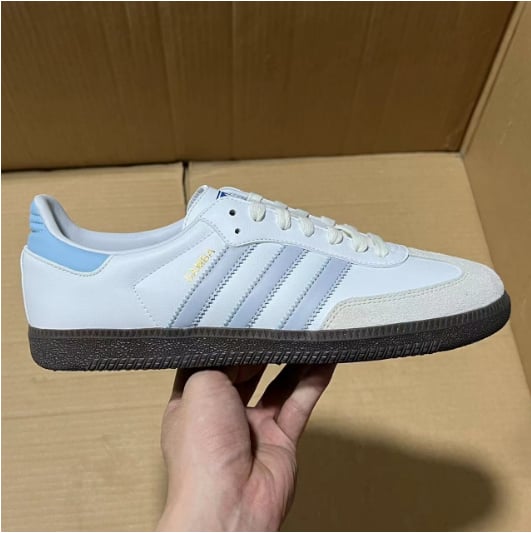 View 3 - White / Grey