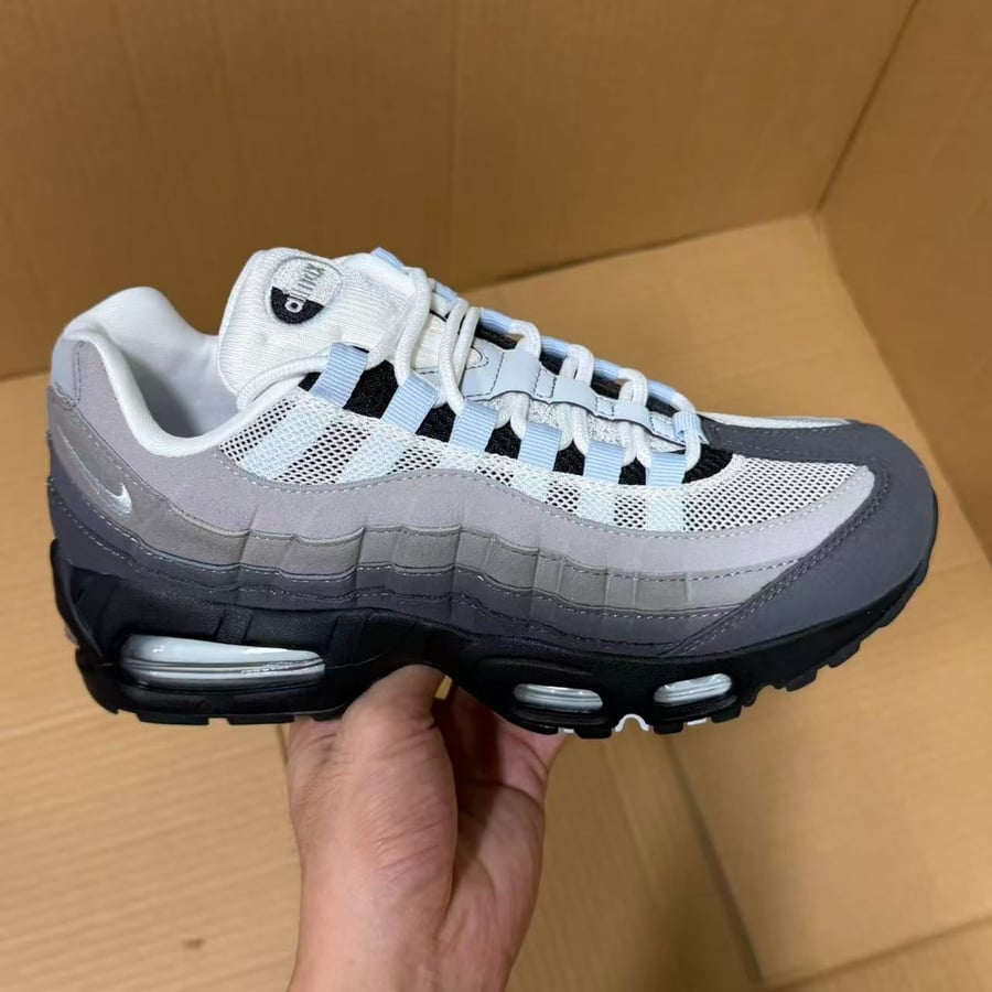 View 2 - White / Grey