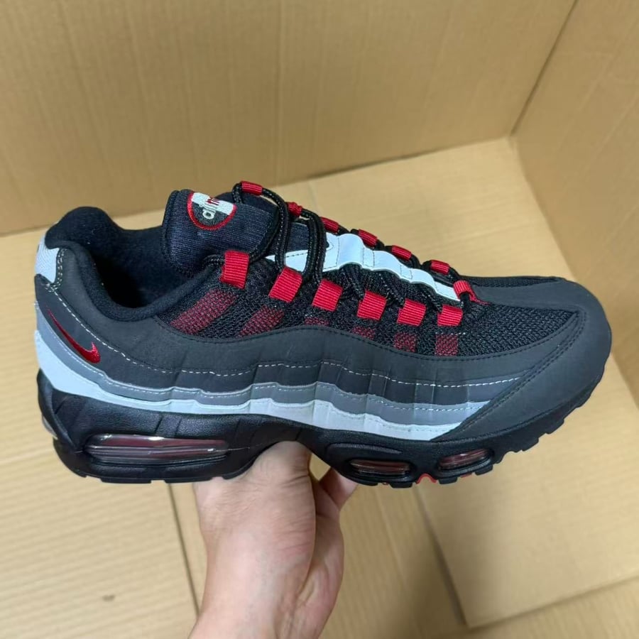 View 7 - Black / Red