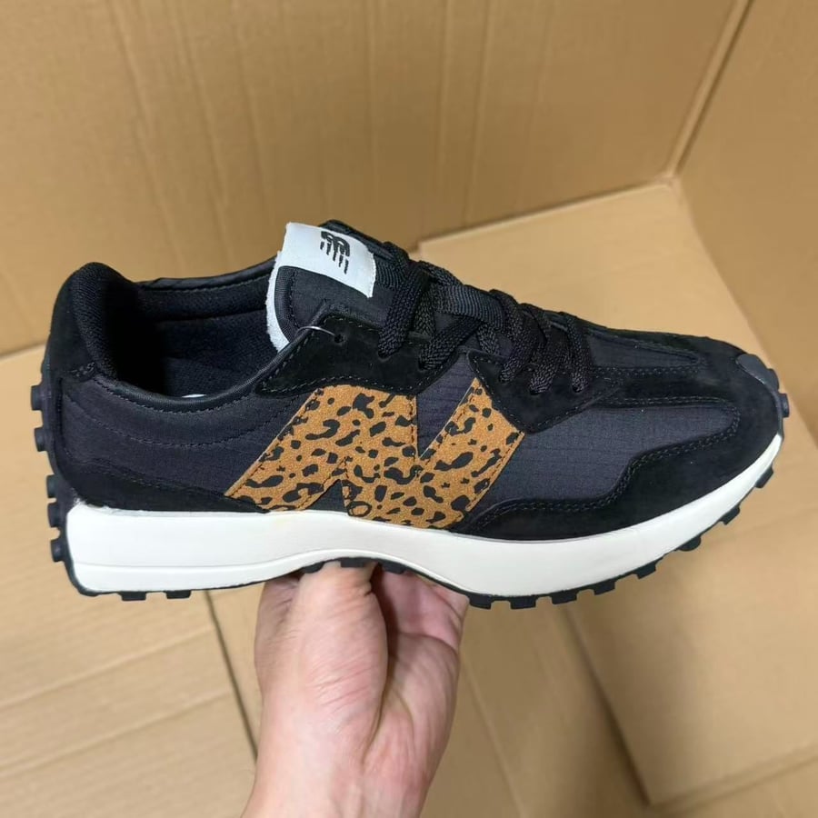 View 3 - Black / Grey