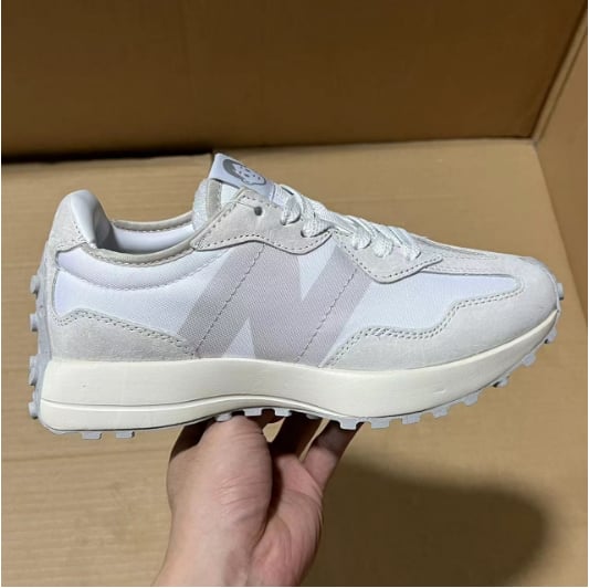 View 3 - White / Grey