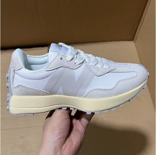View 4 - White / Grey
