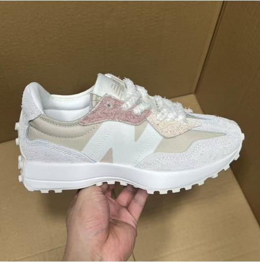 View 4 - White / Beige