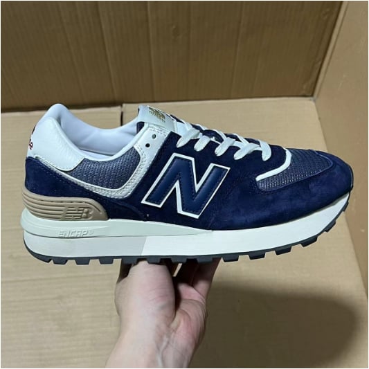 View 5 - White / Blue