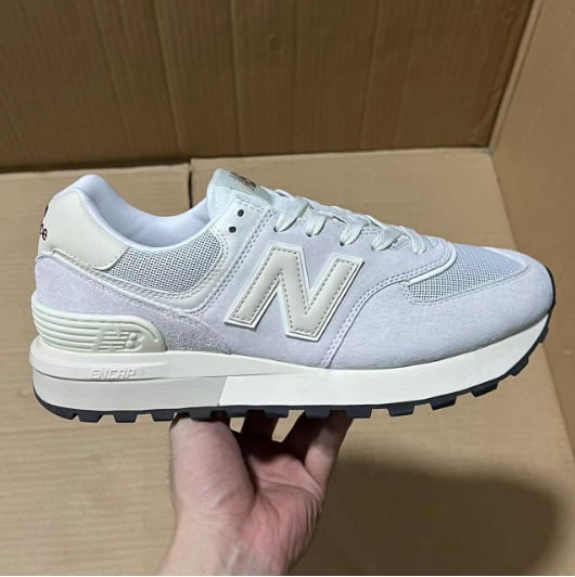View 3 - Grey / Beige