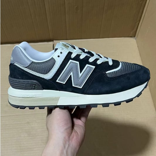 View 7 - Black / Grey