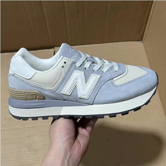 View 2 - White / Grey
