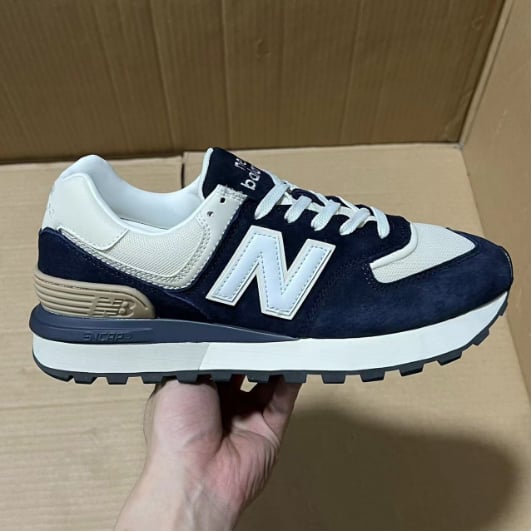 View 4 - White / Blue