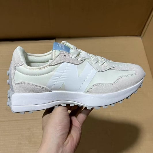 View 3 - White / Grey