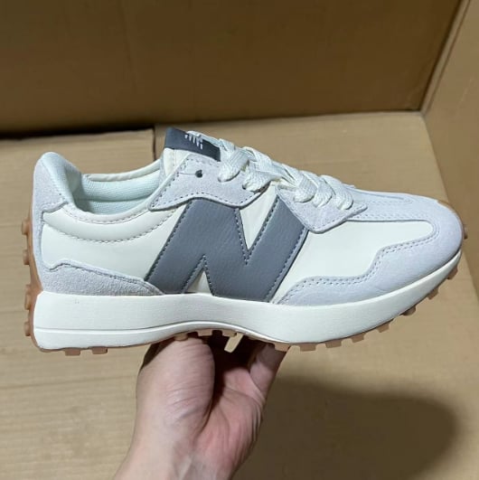 View 6 - White / Grey