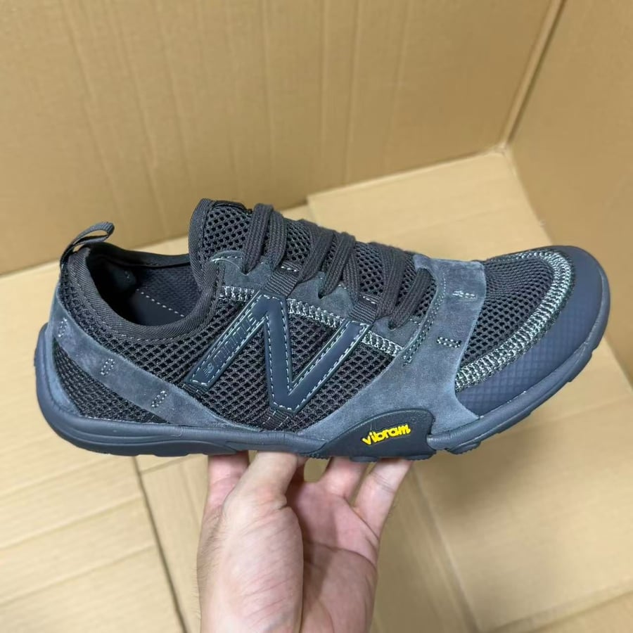 View 3 - Black / Grey